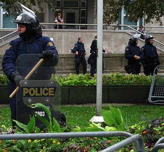 G20 police in Toronnto - based on an image from nouspique