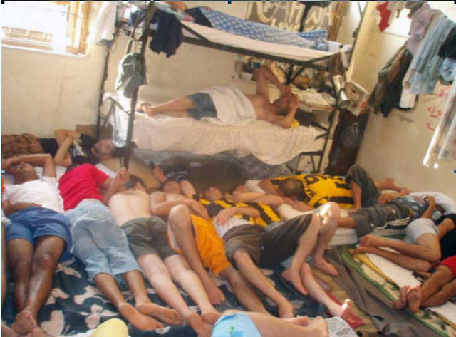 Migrants detained on Samos island sleeping on top of each other